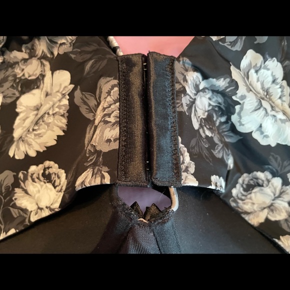 Torrid Bras 44DD - Picture 7 of 16